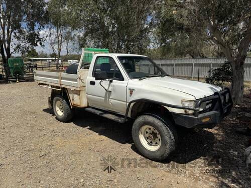 caption 1991 Hilux Ute