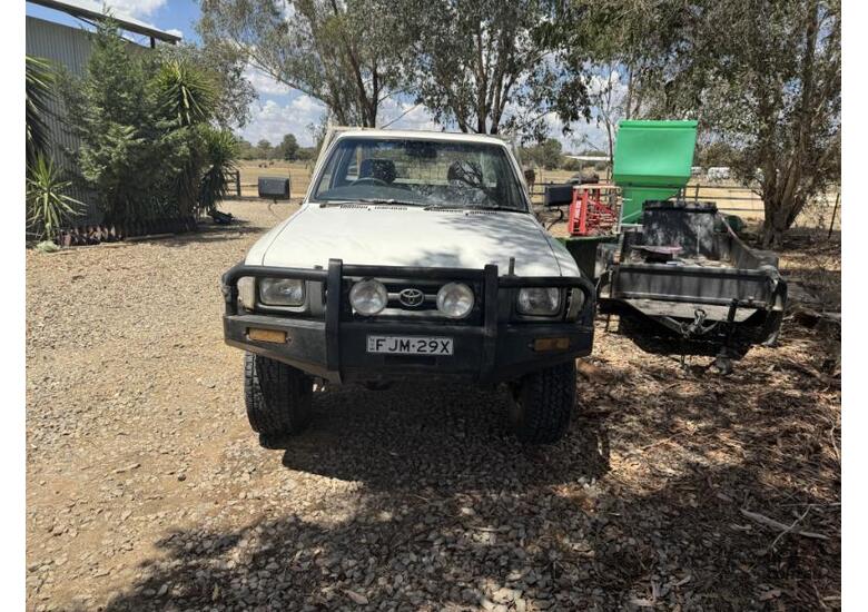 caption 1991 Hilux Ute