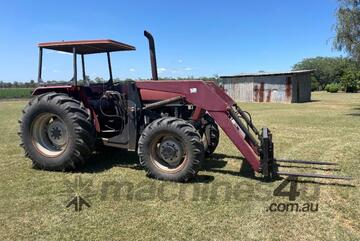 Case IH 4230 Tractor with front end loader, bucket and forks, good tidy tractor