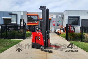 Toyota Raymond 1.6T Reach Truck- Low Hours
