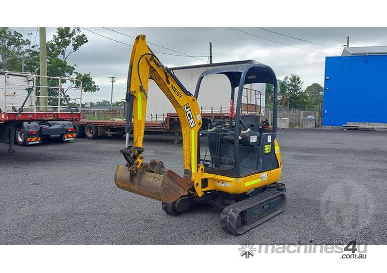 caption JCB COMPACT