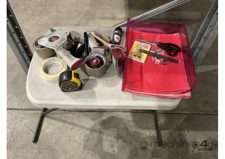 caption Workbench with Table and Contents