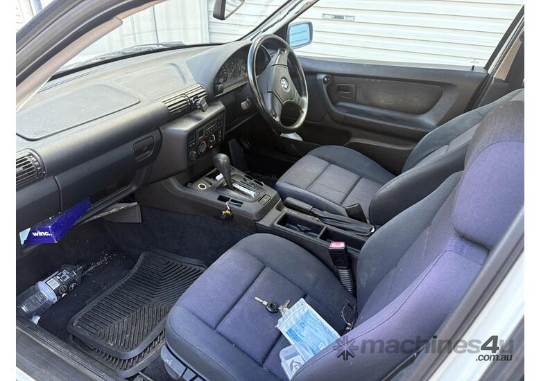 caption 1997 BMW 316 i Sedan