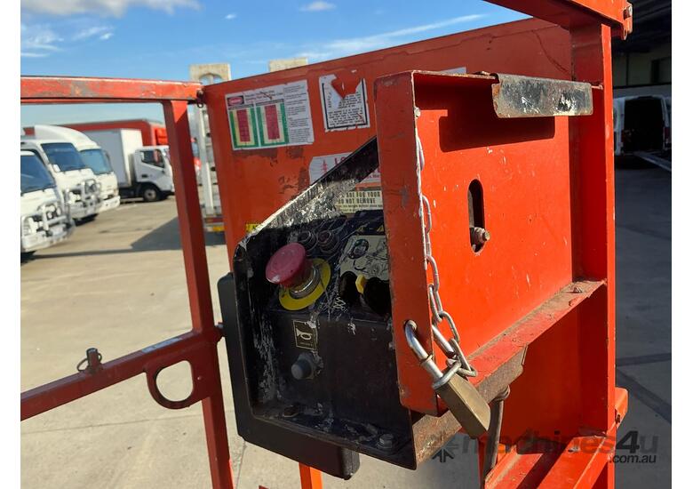 caption 2015 JLG R6 Scissor Lift (Electric)