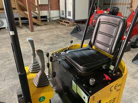 1.2tn Mini Excavator - picture1' - Click to enlarge