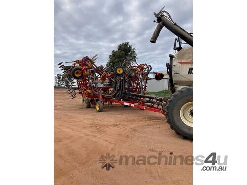 caption 2016 BOURGAULT 8910 AIRSEEDER