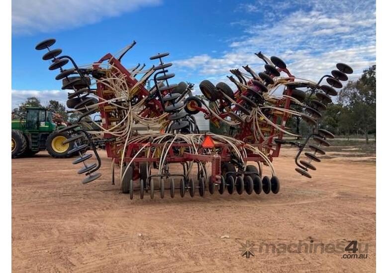 caption 2016 BOURGAULT 8910 AIRSEEDER