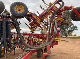 2016 BOURGAULT 8910 AIRSEEDER  - picture1' - Click to enlarge