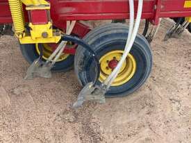 2016 BOURGAULT 8910 AIRSEEDER  - picture2' - Click to enlarge