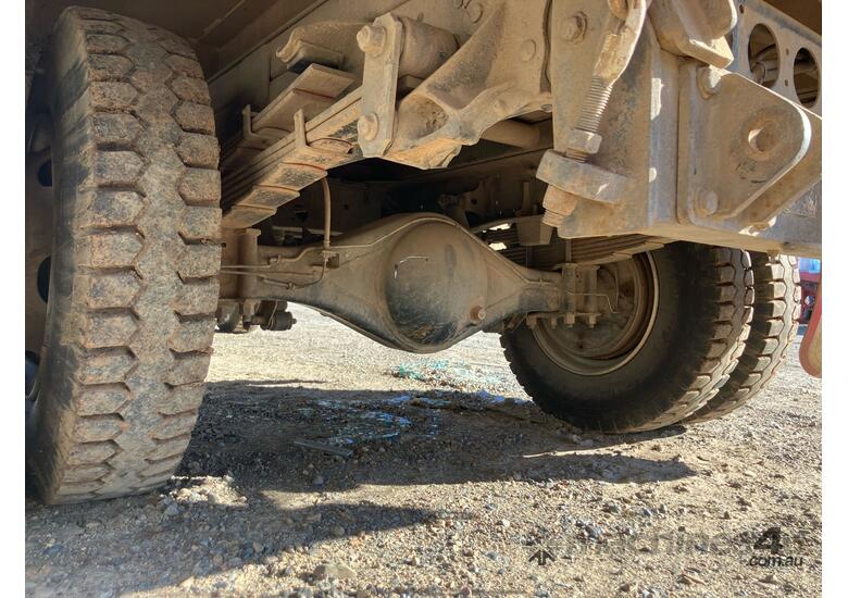 caption 1999 Isuzu NPR 400 Tipper
