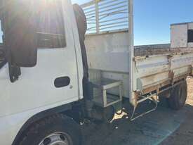 1999 Isuzu NPR 400 Tipper - picture2' - Click to enlarge