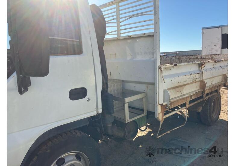 caption 1999 Isuzu NPR 400 Tipper
