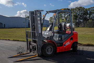 Extremely low hour 2.5t container Forklift
