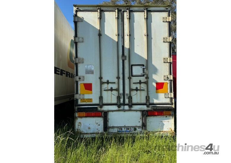 2006 REFRIGERATED TRI-AXLE TRAILER