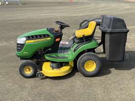 2015 JOHN DEERE D110 RIDE-ON LAWN MOWER - picture0' - Click to enlarge