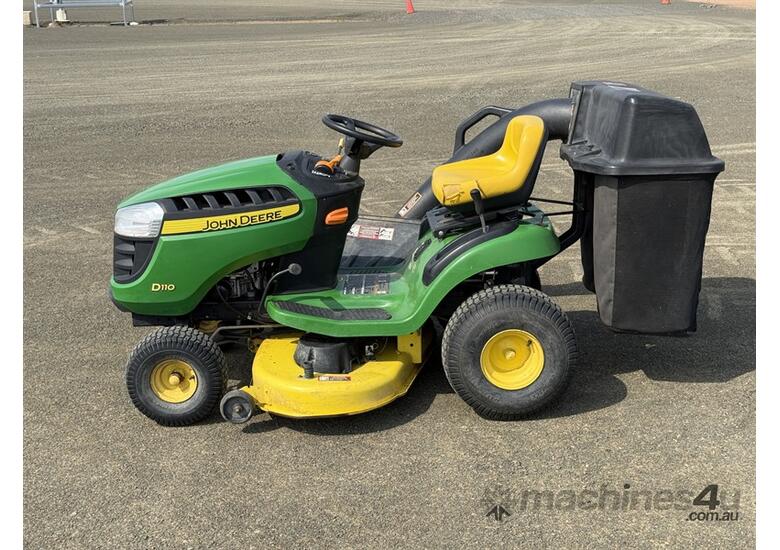 caption 2015 JOHN DEERE D110 RIDE-ON LAWN MOWER