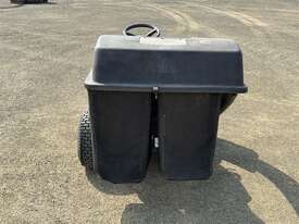 2015 JOHN DEERE D110 RIDE-ON LAWN MOWER - picture2' - Click to enlarge