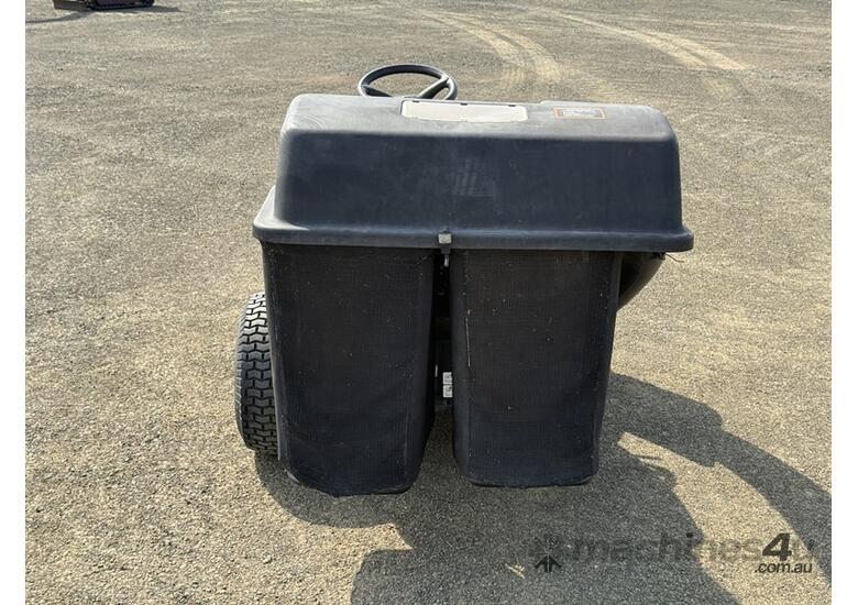 caption 2015 JOHN DEERE D110 RIDE-ON LAWN MOWER