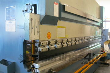 Steelmaster 4 metre x 135 ton Hydraulic Pressbrake