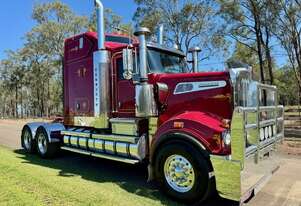 2011 Kenworth T909 50-inch bunk, Cummins ISX crate motor with low kms, 18sp and 90T rated