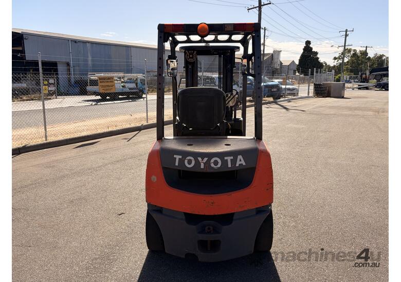 Toyota 2.5t Diesel 3 stage Container Mast Forklift