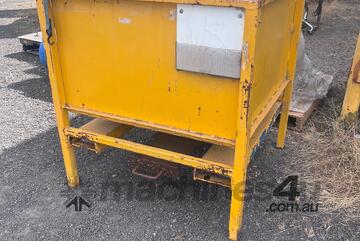 700L Centre Discharge Hopper
