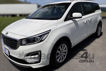 KIA Carnival Van w/ Wheel Chair Ramp/Access