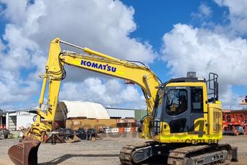 14t Komatsu Excavator with Tilt Hitch
