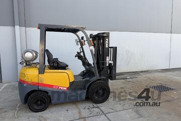 2.5 Tonne gas forklift container entry mast