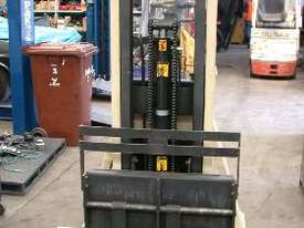 Crown Electric Walkie Stacker 1.0 Ton Forklift - picture0' - Click to enlarge