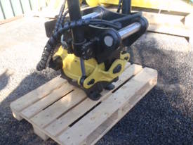 Rotating quick tilt hitch - picture1' - Click to enlarge