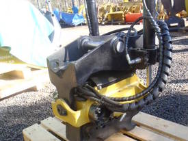 Rotating quick tilt hitch - picture2' - Click to enlarge