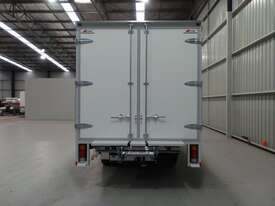 Hino 616 - 300 Series Pantech Truck - picture2' - Click to enlarge
