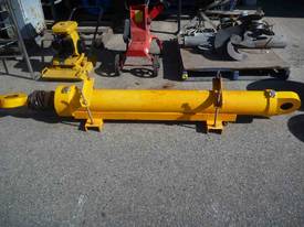 SINGLE HYDRAULIC RAM/ 2500MM COLLAPSED - picture0' - Click to enlarge