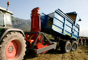 Seppi MIDIFORST drago discharge forestry mulcher with collection into trailer