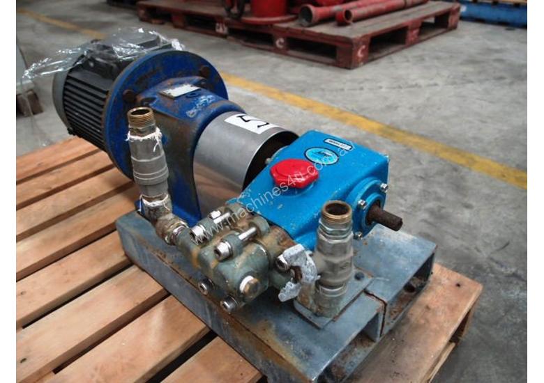 caption High Pressure Piston Pump IN: 19mm Dia, OUT: 19mm.