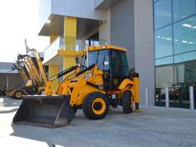 2013 JCB 2CX - low hours, buckets - picture0' - Click to enlarge