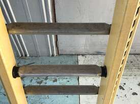 Branach Fiberglass Extension Ladder 3.9 Meter FED 13-14  Industrial - picture2' - Click to enlarge