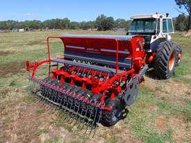 UNIA AMBER 900/3 DRIVE SINGLE DISC SEED DRILL (3.0M) - picture1' - Click to enlarge