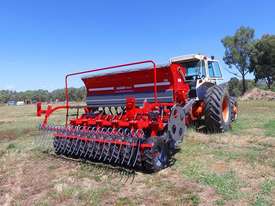 UNIA AMBER 900/3 DRIVE SINGLE DISC SEED DRILL (3.0M) - picture2' - Click to enlarge