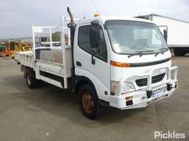 2002 Hino DUTRO - picture0' - Click to enlarge