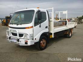 2002 Hino DUTRO - picture2' - Click to enlarge