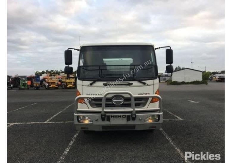 caption 2010 Hino FD1J