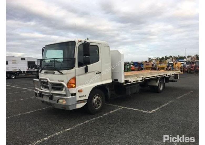 caption 2010 Hino FD1J