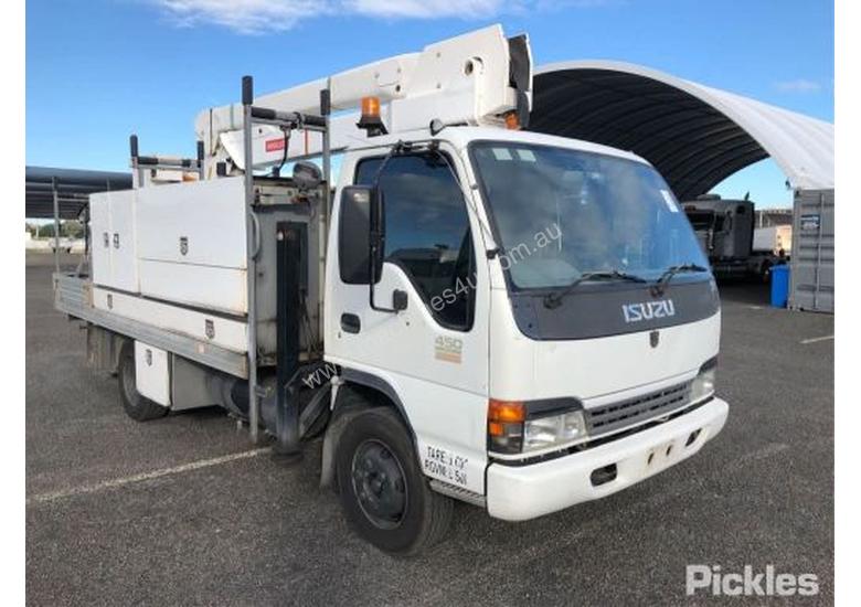 caption 2004 Isuzu NQR450