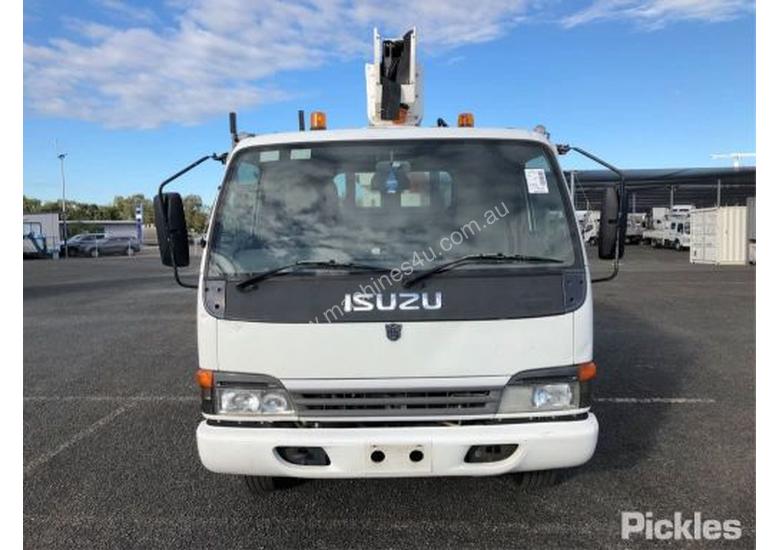 caption 2004 Isuzu NQR450