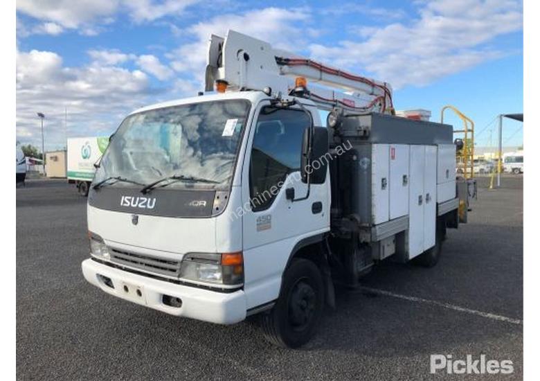 caption 2004 Isuzu NQR450