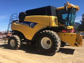 2005 New Holland CR970 - picture1' - Click to enlarge