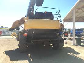 2005 New Holland CR970 - picture2' - Click to enlarge