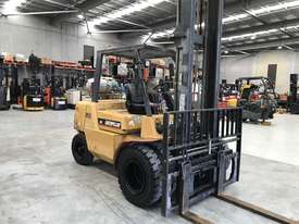 CAT 4.0T Forklift - picture1' - Click to enlarge